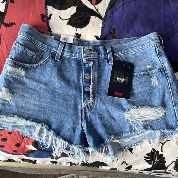 Levi’s 501 distressed denim shorts, size 32, new - Picture 2 of 9